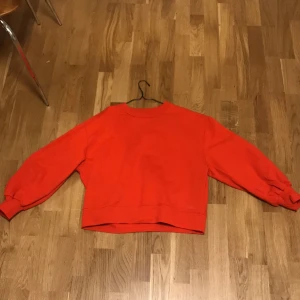  - Tjock tröja från other stories med en orange fin färg endast använd 2 ggr. 