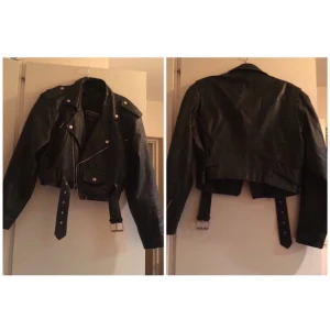  - Skinnjacka, storlek xs. Sparsamt använd, så inga fel på den.             ~ köparen betalar frakten ~