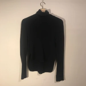  - Dark blue pull over