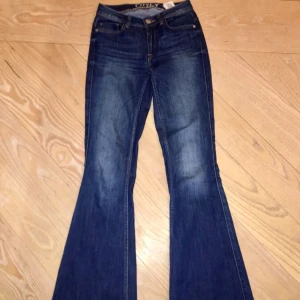  - Utsvängda jeans i bra skick från ONLY (denim goods). Säljer pga fel storlek! 🎀  Betalning via Swish 