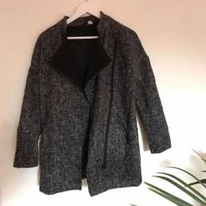  - Vinterjacka från H&M. Använd förra vintern. Varm och snygg:)