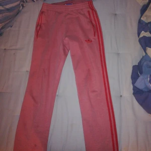  - Coola Adidas byxor, i rätt bra skick 