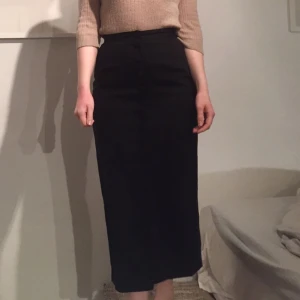  - Fin vadlång pennkjol. +45 för frakt