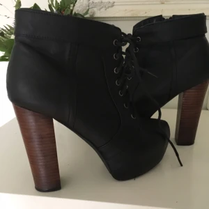  - Snygga skor från Nelly! Strl 38, frakt tillkommer 