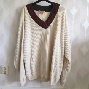  - Ribbad mysig oversize tröja, använd 1 gång