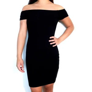  - Tight offshoulder klänning i storlek S från Bikbok säljes för 50kr, frakt tillkommer. Betalning sker via swish.