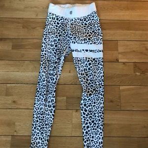  - Ett par träningstights från stronger, använd enstaka gånger. Köparen står för frakten🍀 nypris- 699kr