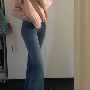 Acne jeans - Använda ca 5 gånger så väldigt fint skick och sitter som en smäck! Skriv för mer bilder på dem😁 buda från 300 (skriv privat helst) köpta för 2300 o de är så gott som nya