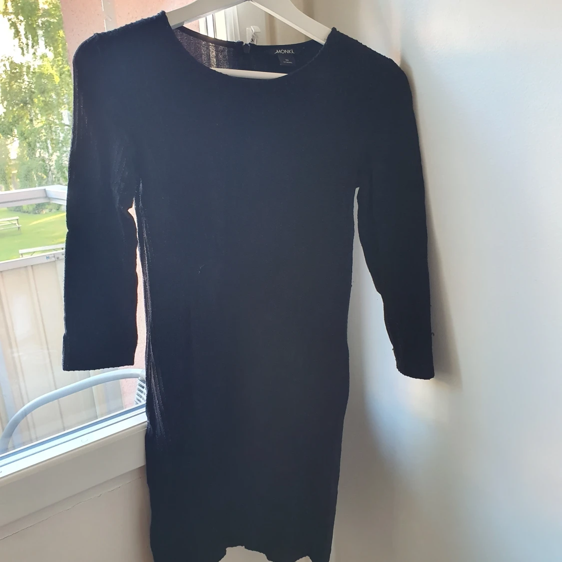 Glittrig klänning - monki