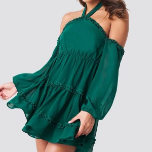 Klänning - Säljer denna superfina klänning från na-kd, storlek 36! Säljes för 200kr