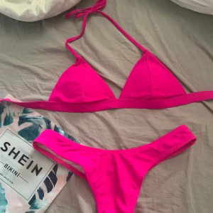 Bikini - Säljer denna super snygga bikinin från shein, aldrig använd och endast testad men lappar och allt på