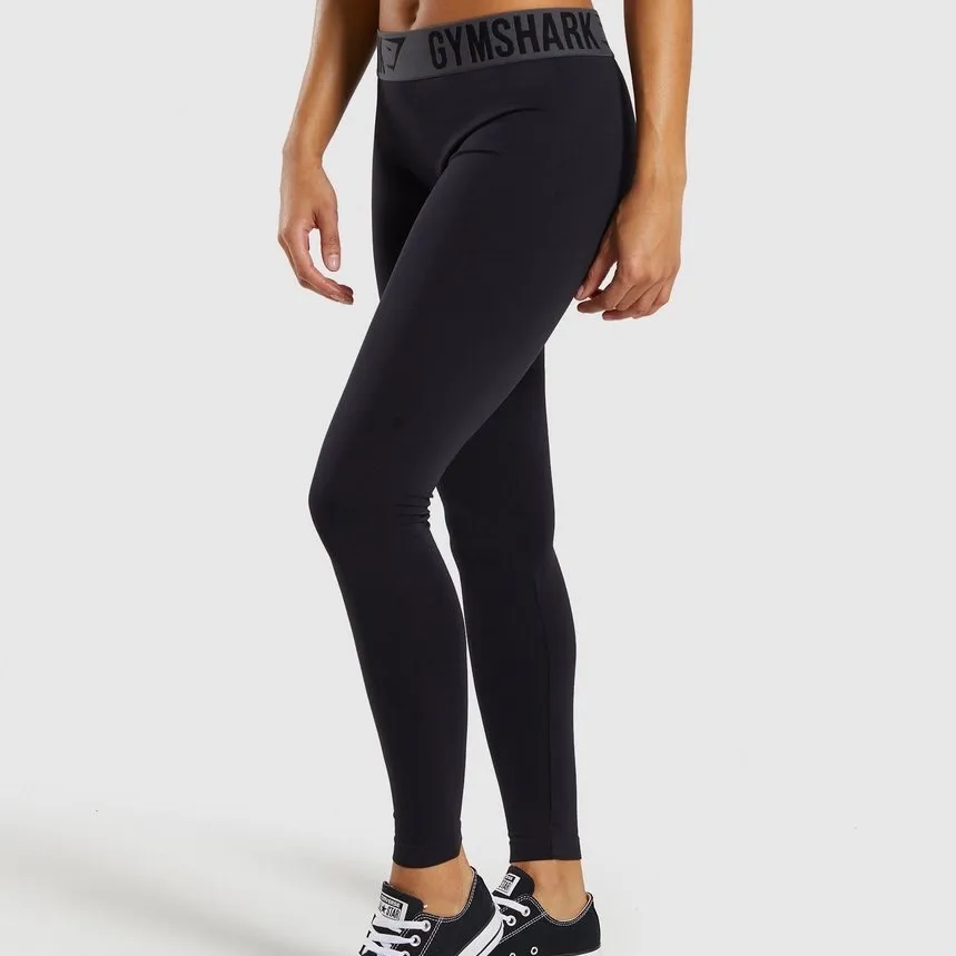 Ett par svarta tights från Gymshark i modellen ”flex”. Storlek S. 200kr + frakt så är de dina!☺️ . Jeans & Byxor.