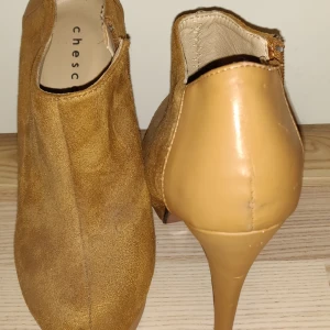 High heels  - One time used when wedding days, and stock in the drawer since 2015. 