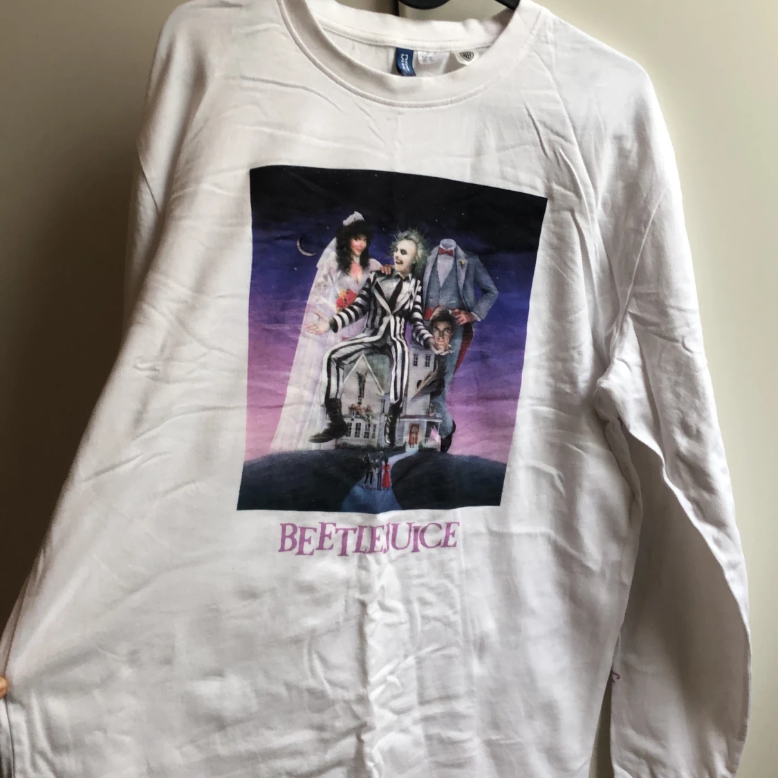 Size M Beetlejuice long arm shirt
