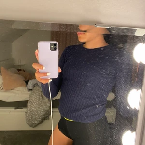 Blå tröja - Fin tröja som jag inte använder, fint skick. Säljer för 50kr + frakt 