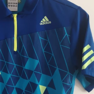 Adidas neon  - Cykeltröja men har själv användt den till vardags. Passar storlek M. 