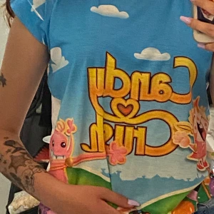 Cady Crush tröja - Candy Crush tröja🍬 Köpt i london för flera år sedan 💕Knappt använd. Frakt tillkommer 🚚 📦