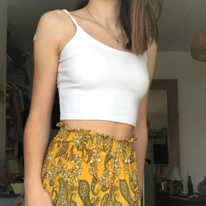 Vida byxor - Superskönt och luftiga byxor med fint mönster :) perfekta sommarveckor.  Frakt tillkommer