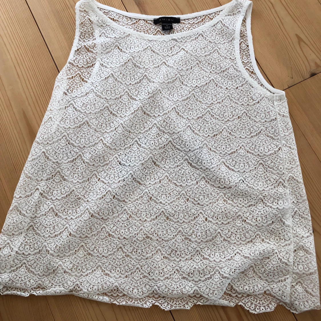 Vitt mönstrat linne