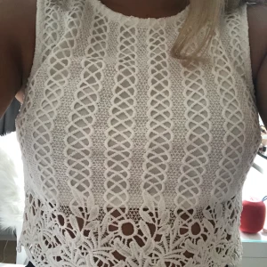 Topp stl S - 💞Säljer en fin topp från Bikbok                                           💞Använt ca 2 gånger, är i fint skick  60kr + frakt 