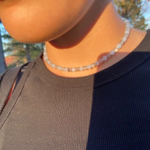 Pärlhalsband - Pärlhalsband med blåa och gråa pärlor 