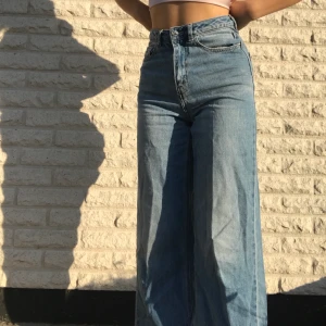 Vida jeans - Snygga vida jeans från vero Moda. Waist 25. Spårbar frakt tillkommer för 63kr. Kontakta via dm vid intresse. BUDA