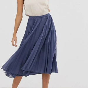 tjol ny oanvänd med etiketten på - helt ny tjol köpte för 599 kr och säljer den för 300kr 