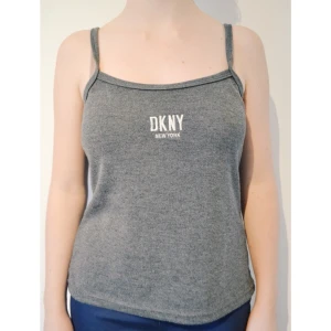  - DKNY-linne i grått, storlek S/M.