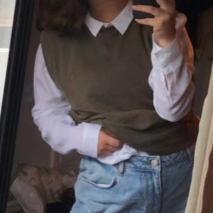 Väst  - Väst köpt på secondhand, M men mer som en S