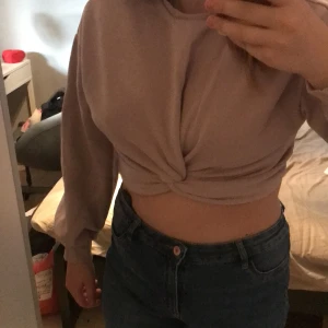 Magtröja - Smutsrosa magtröja som knappt blivit använd. 