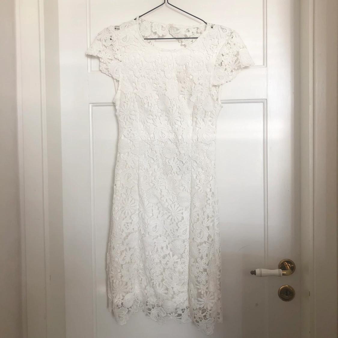 Vit spetsklänning 