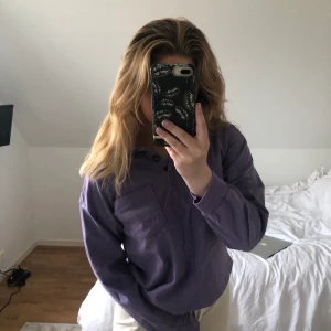 Superfin tröja från monki  - Lila tröja från monki, superskön! Pris är Exkl frakt 