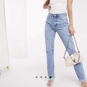 Jeans från Missguided - Skitsnygga jeans från missguided, helt oanvända endast testade 💙 300 eller högsta bud +frakt 