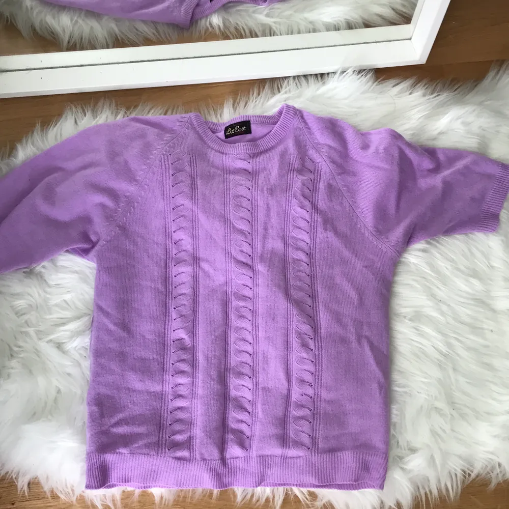 Super fin lila tröja, använd en gång, nyskick. Köparen står för frakt ❤️ buda . Toppar.