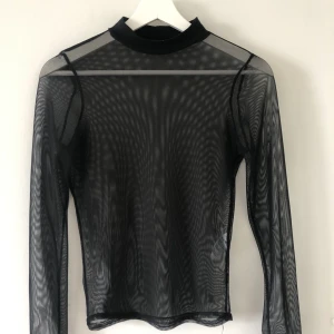 Mesh topp strl XS - Svart mesh topp från Nelly i strl XS. 60 kr + frakt🤍