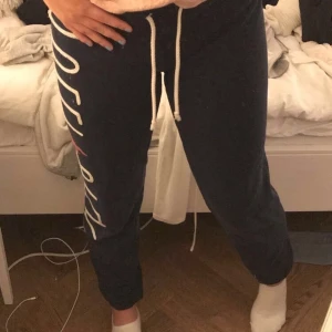 Hollister mjukisbyxor - mjukisbyxor från hollister. Bra skick !! 