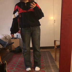 vintage jacka - en sportig baggy jacka med 80-tals anda! möts i sthlm eller köparen står för frakt