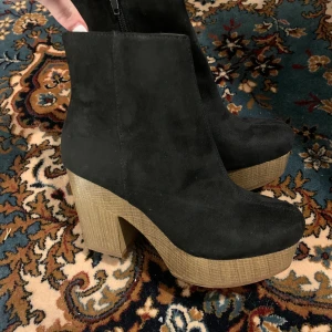 Klackar stl 37 - Sköna klackar! Aldrig använda 