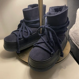 Inuikii skor - Säljer nu mina helt nya inukii skor i den större modellen! Buda!