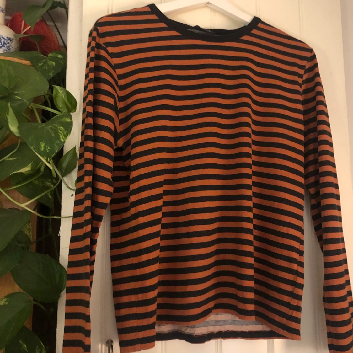 Randig långärmad tröja från monki storlek s - 90