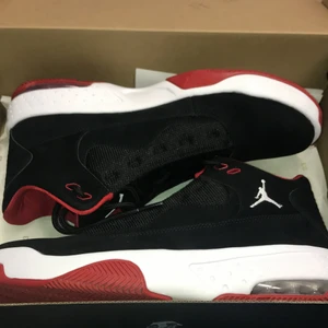 Jordans storlek 41  - Köpte dom från jd men dom var för små och jd ville inte ta emot dom så säljer dom nu och kvitto finns