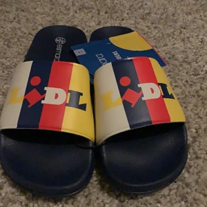Lidl tofflor  - Lidl tofflor i storlek 41 aldrig använda.                            Tar emot bud!