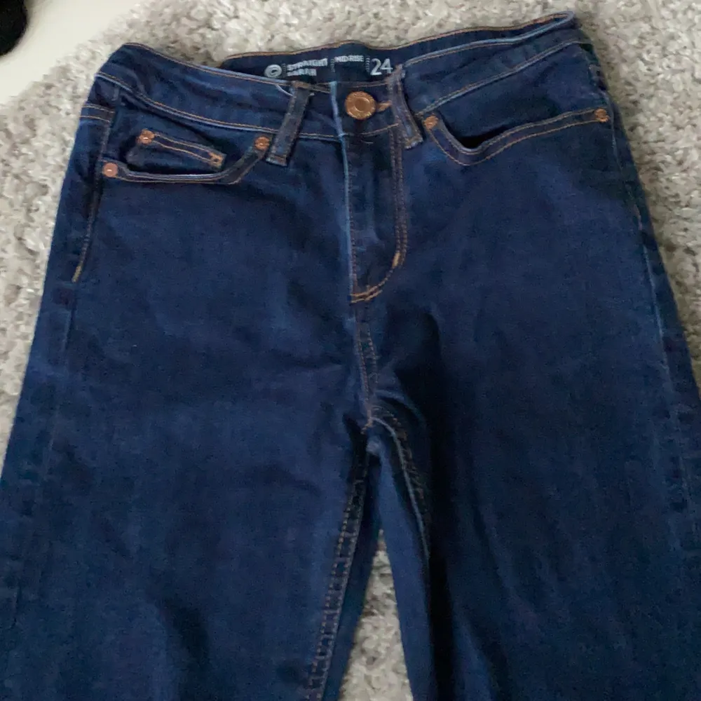 Blåa jeans från Kappahl eller Lindex kommer inte ihåg som jag aldrig använt på grund av att jag köpte i fel storlek. Jeans & Byxor.
