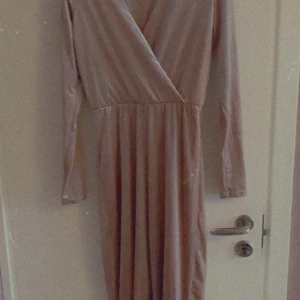 Fin byxdress från bok bok💛 - Bud börjar på 70💛