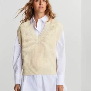 Väst gina  - Så fin väst från gina, använd en gång väldigt sparsamt, sitter oversized💓 190 + frakt🥰