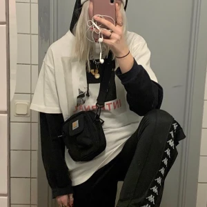 T-shirt, Carlings, oversized - Asball t-shirt köpt på Carlings, i storlek L men funkar för alla beroende på hur man vill att den ska sitta (jag har S i vanliga fall). Swipe för mer info 🌸