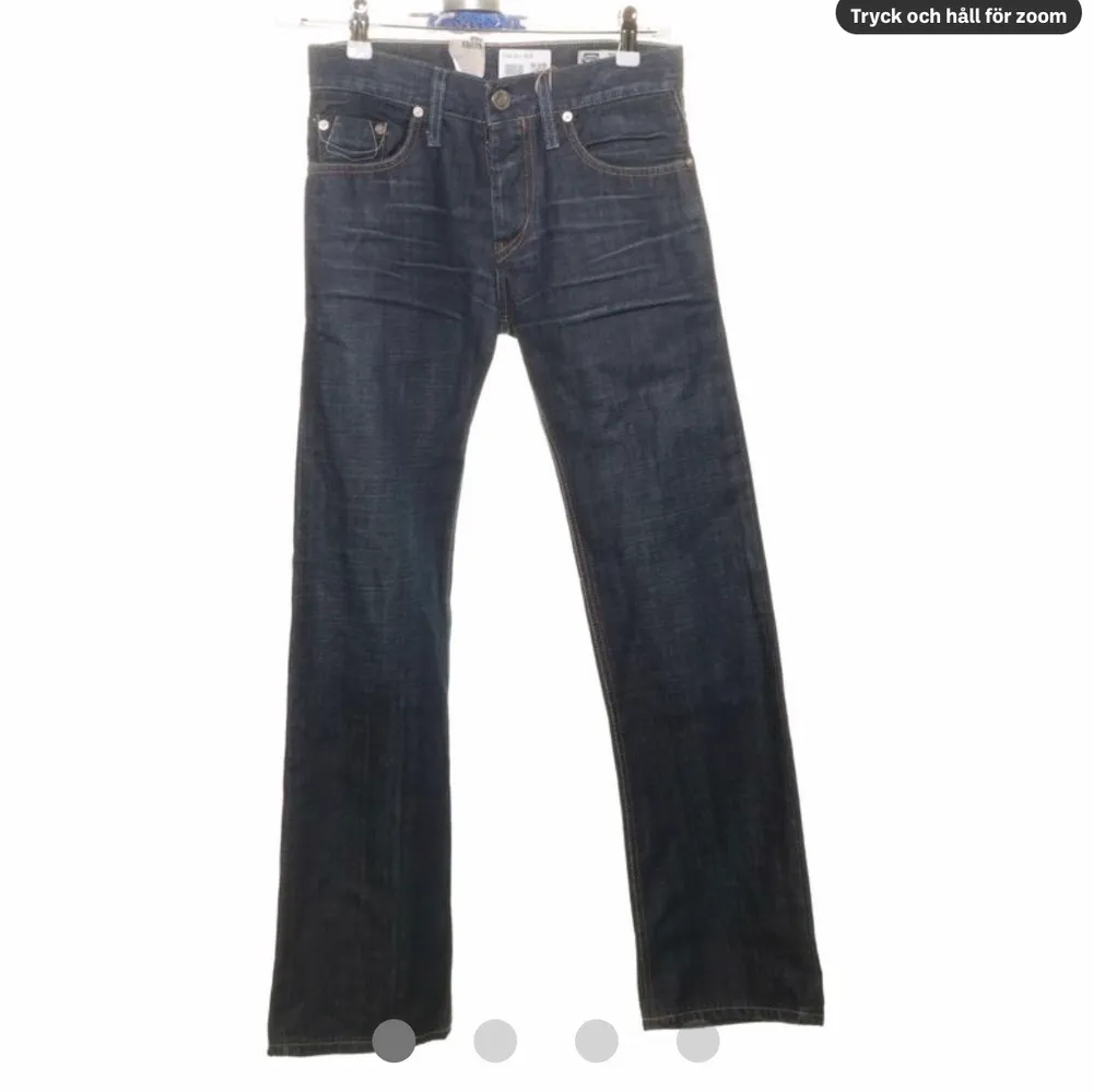 Oanvända/nya jeans från Crocker i strl 26/32. Lapparna sitter kvar. Säljer dessa då de var för små för mig 💙. Jeans & Byxor.