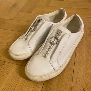 Skor - Snygga skor från nelly. Använda ett fåtal gånger. Storlek 38, köpare står för frakt