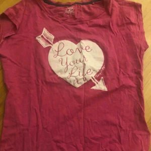  - Fint Thommy Hilfiger sett som knappt är använt, i storlek 164 (XXS) som säljs för endast 170kr🥰