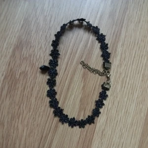  - Halsband choker i blomstermönstrad tyg  Perfekt julklapp 🎄🎅